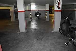 Oportunidad parking en Rocafort!