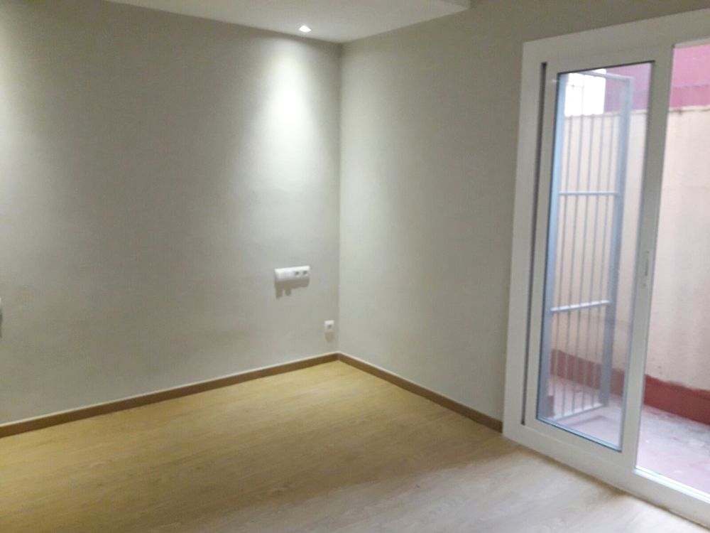 For rent apartment in Pujades street