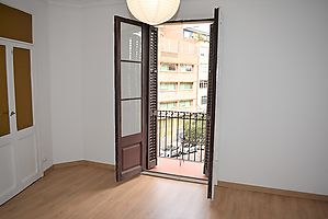 Vivienda reformada lista para entrar a vivir, 3 hab. dobles + 3 balcones