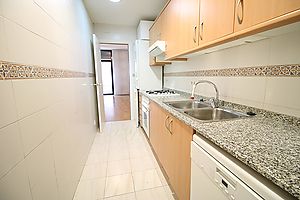 En venta gran vivienda + plaza de parking coche grande + patio y balcón doble