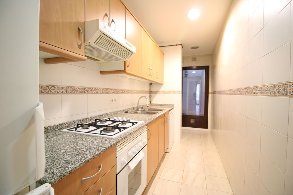En venta gran vivienda + plaza de parking coche grande + patio y balcón doble