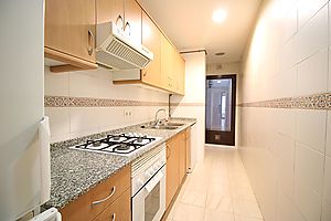 En venta gran vivienda + plaza de parking coche grande + patio y balcón doble
