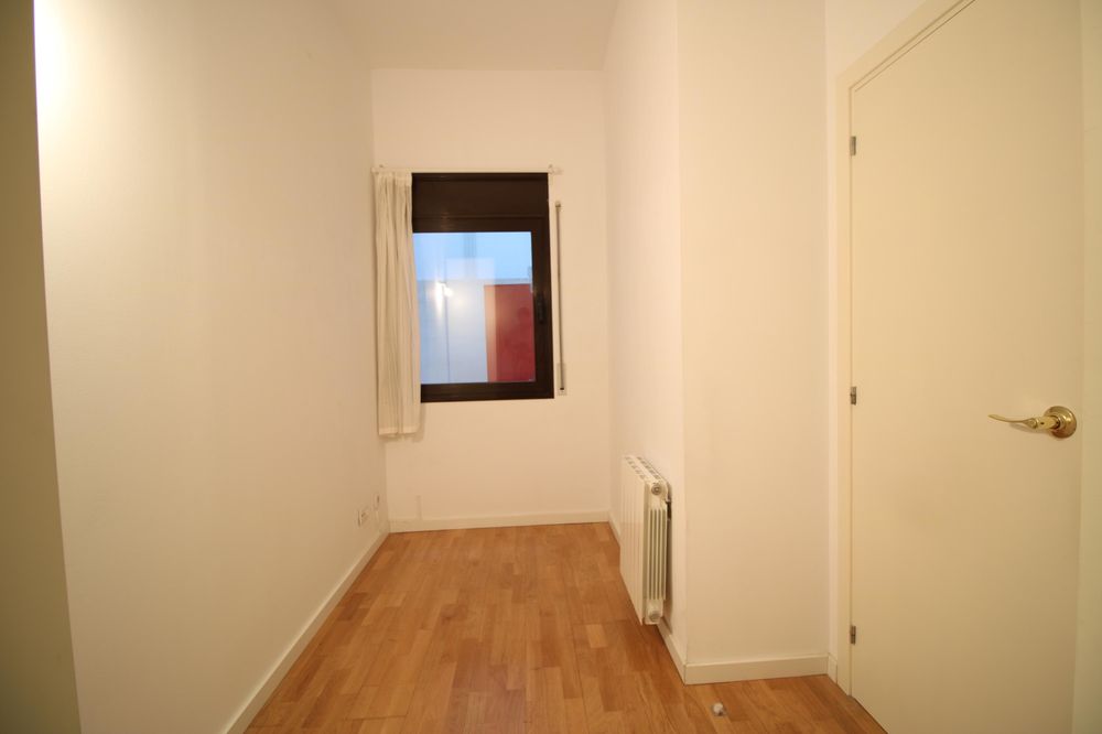 En venta gran vivienda + plaza de parking coche grande + patio y balcón doble