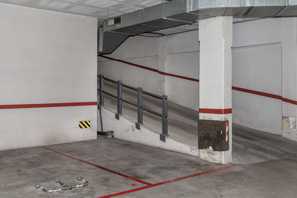 En venta gran vivienda + plaza de parking coche grande + patio y balcón doble