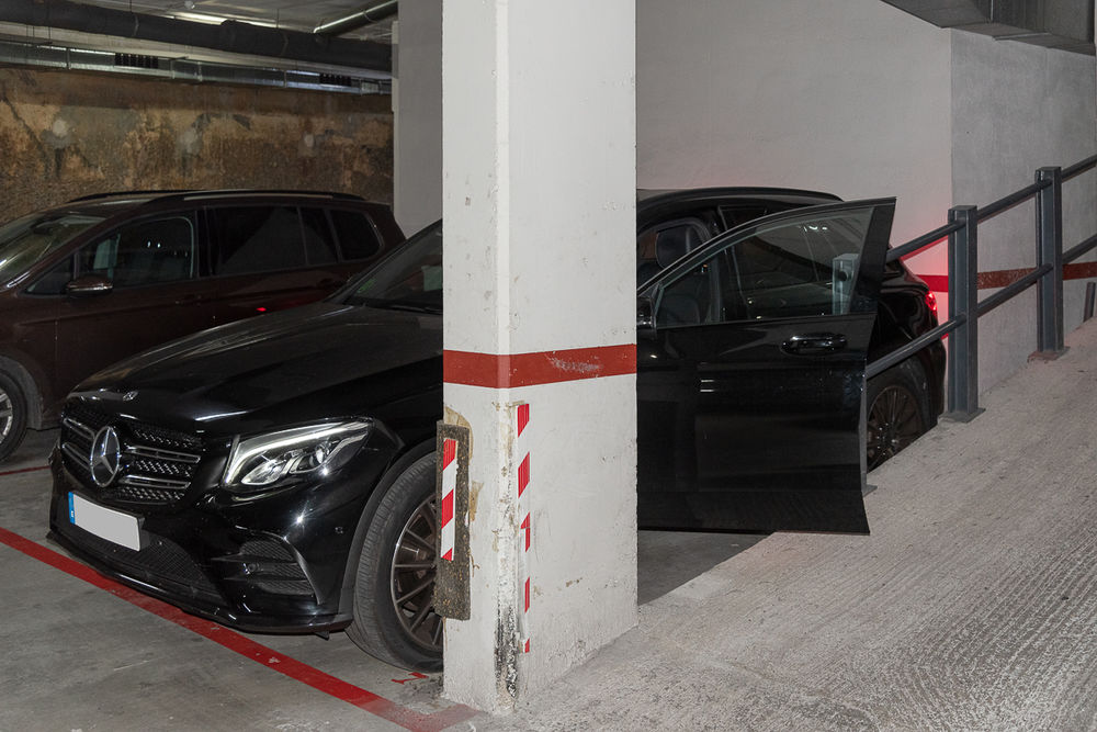 En venta gran vivienda + plaza de parking coche grande + patio y balcón doble
