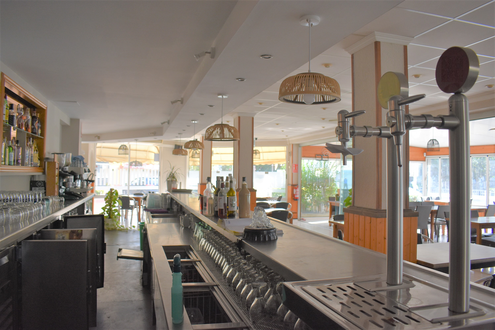 Very bright restaurant for sale on the Costa Dorada