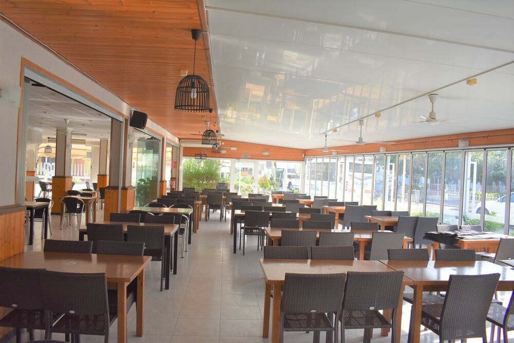 Very bright restaurant for sale on the Costa Dorada