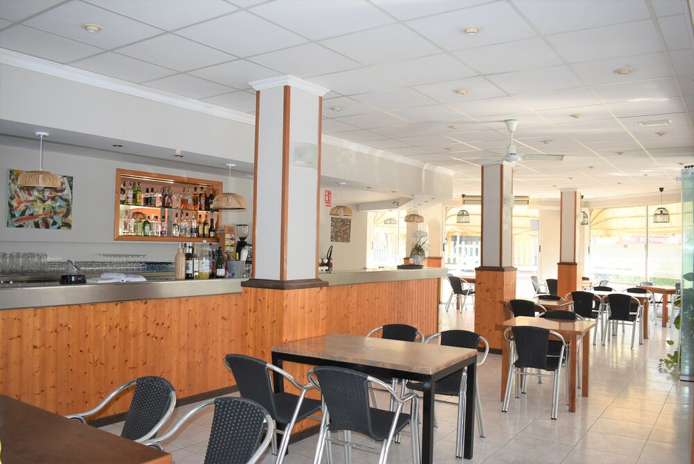 Very bright restaurant for sale on the Costa Dorada