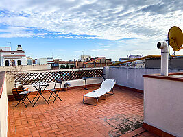 ¡Piso local con gran terraza comunitaria en venta!