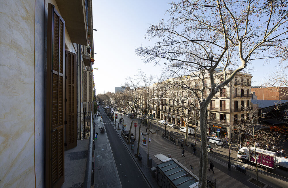 En mig del centre de les Rambles pis de 3 habitaciones en venda!