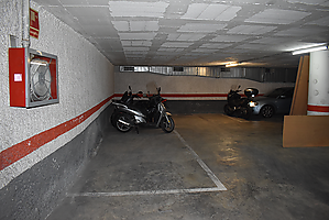Plaça per cotxe petit o motos al carrer Mallorca - Urgell