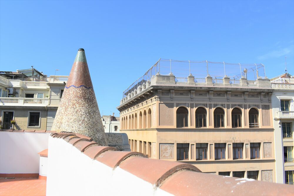 Ático diáfano a reformar en Via Laietana (sin cédula) con acceso directo a terraza