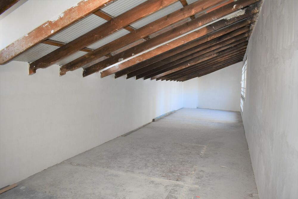 Diaphanous attic to reform in Via Laietana (without identity card) with direct access to terrace