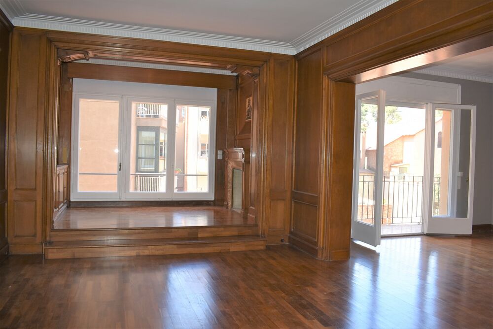 For sale updated apartment in Balmes