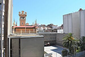 En venta piso para actualizar al gusto en calle Balmes