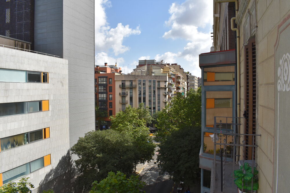 Átic amueblado y con salida al balcón