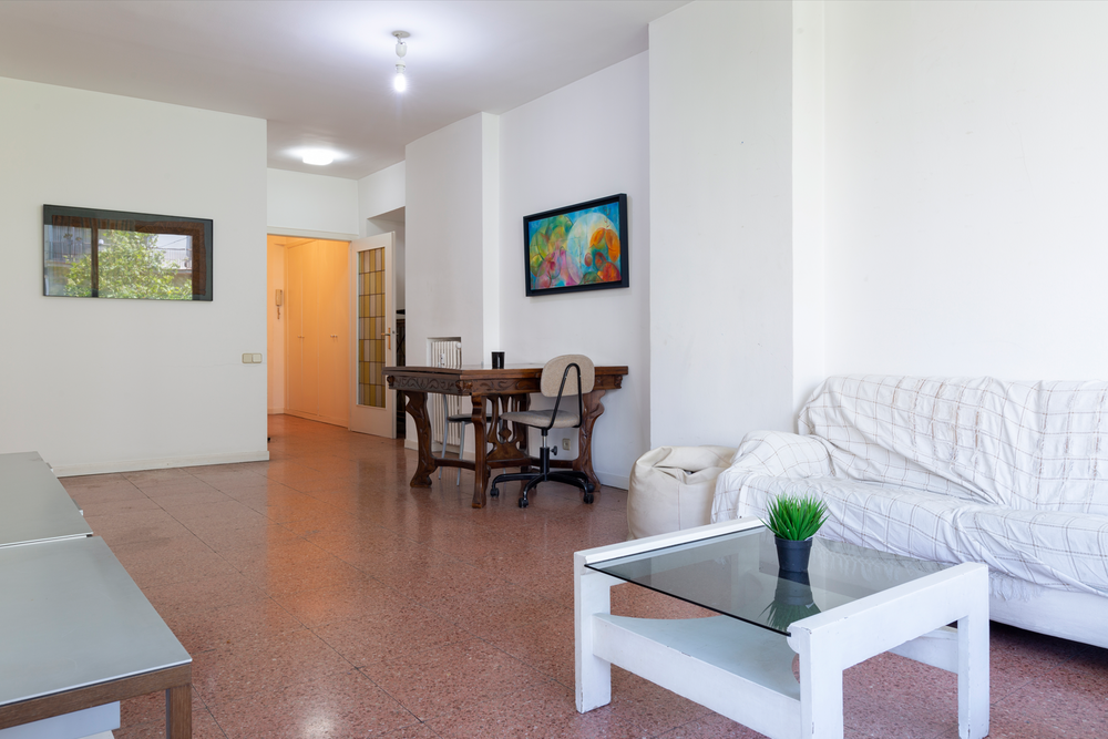 Fantastic 4 bedroom flat for sale with large terrace