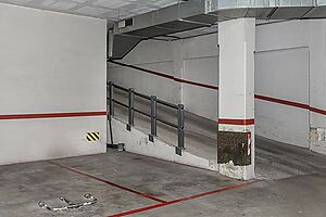 GRAN PISO SENYORIAL AMB CUINA NOVA Y BANYS NOUS. FINCA CONSTRUIDA EL 2003