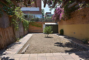 En venta casa con jardín y gran terraza en Bonanova