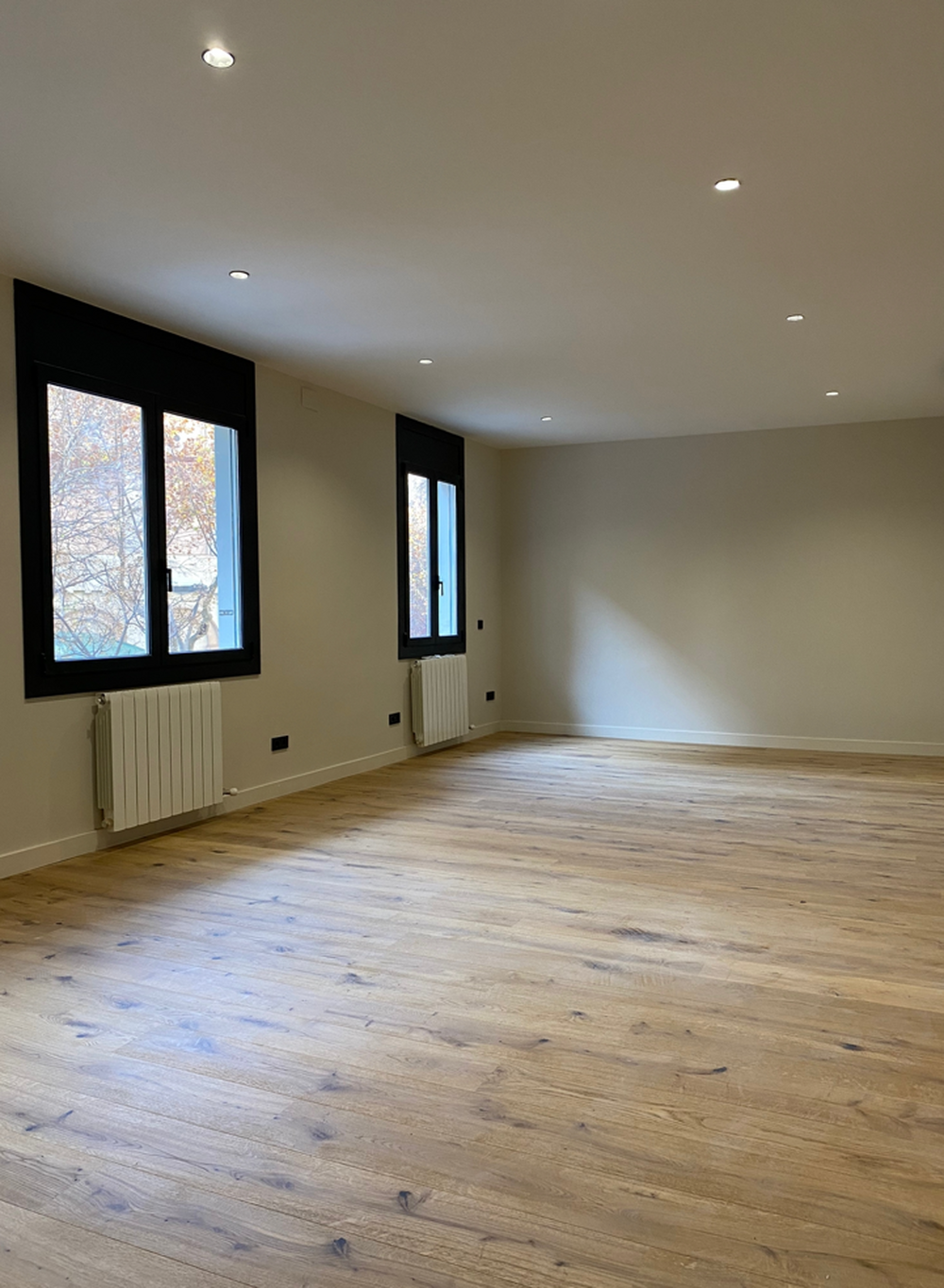 Flat for sale newly refurbished with 3 bedrooms