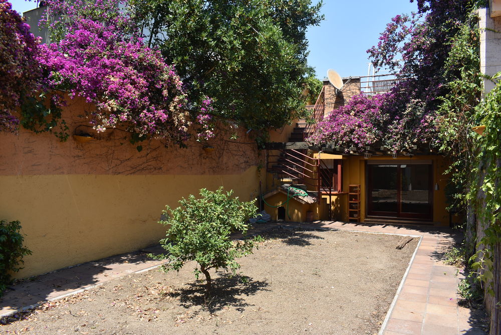 En venta casa con jardín y gran terraza en Bonanova