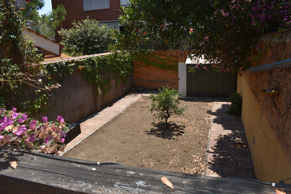 En venda casa amb jardí i gran terrassa solarium a Bonanova