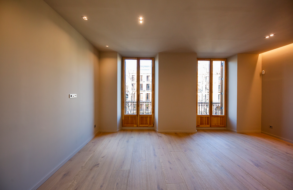 Several refurbished flats for sale in the middle of the Ramblas