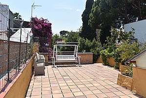 En venta casa con jardín y gran terraza en Bonanova