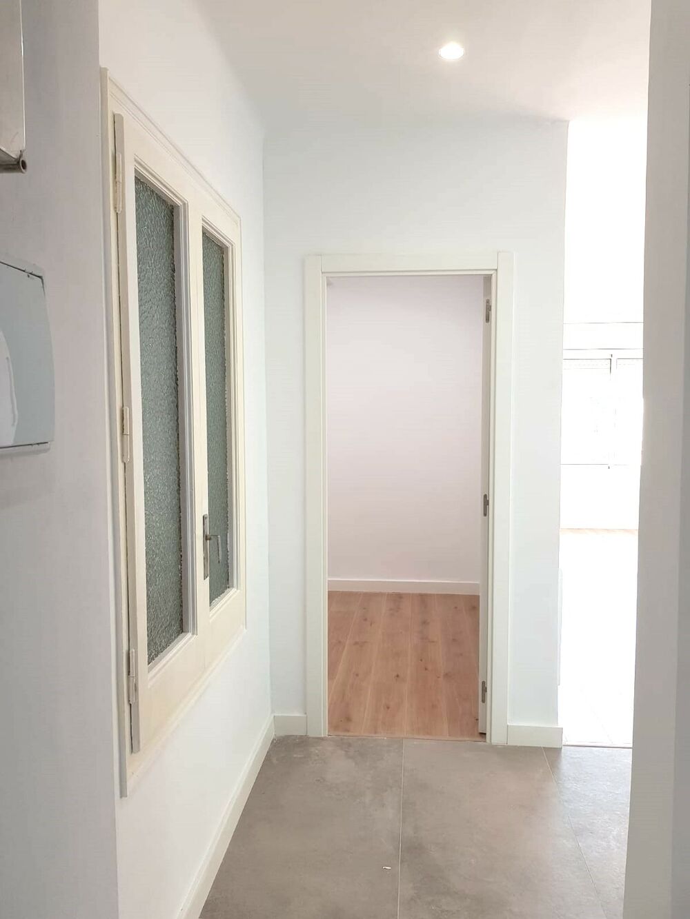 Estudios en alquiler en medio de la Gran via de les Corts catalanes