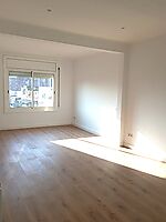 Estudios en alquiler en medio de la Gran via de les Corts catalanes