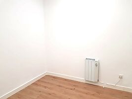 Estudios en alquiler en medio de la Gran via de les Corts catalanes