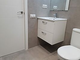 Estudios en alquiler en medio de la Gran via de les Corts catalanes