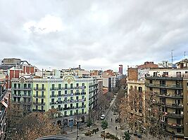 Àtic per reformar al gust al carrer peatonal Consell de cent