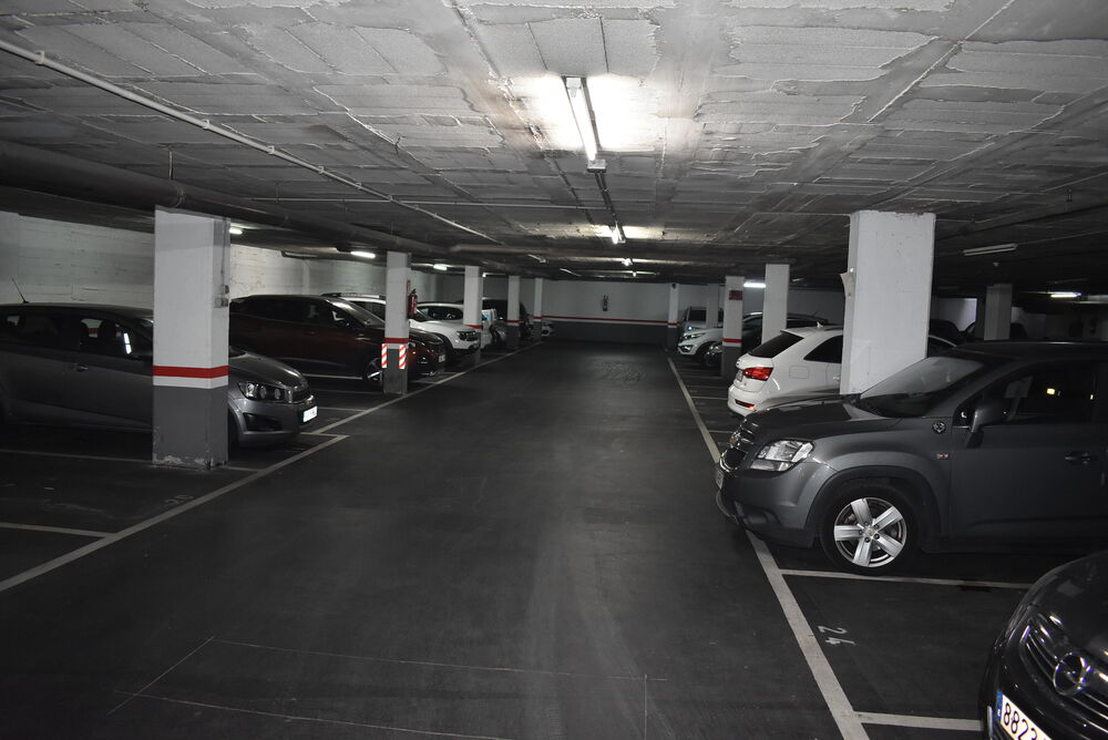 For sale Parking located in Paris street between Rocafort and Calabria.