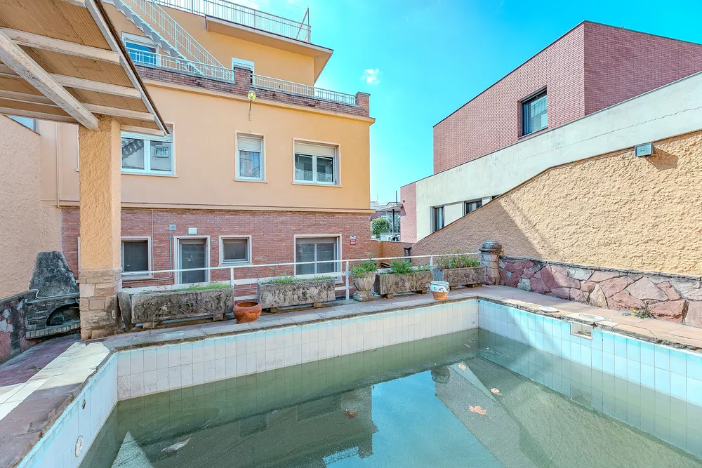 Exclusiva casa con jardín, piscina y solárium en el corazón de Sant Quirze