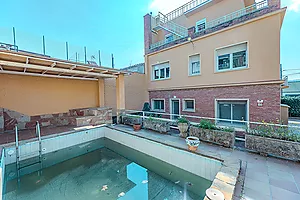 Exclusiva casa con jardín, piscina y solárium en el corazón de Sant Quirze