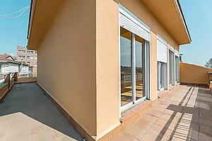 Exclusiva casa con jardín, piscina y solárium en el corazón de Sant Quirze