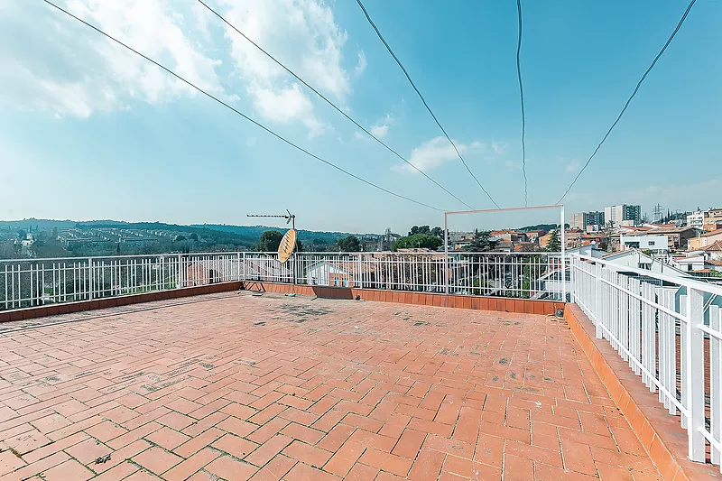 Exclusiva casa amb jardí, piscina i solàrium al cor de Sant Quirze