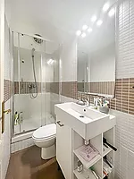 Flat for sale in La Nova Esquerra, rented until 27 December 2024