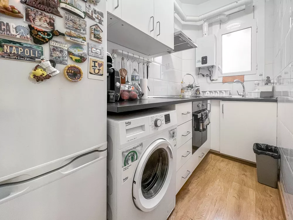 Flat for sale in La Nova Esquerra, rented until 27 December 2024