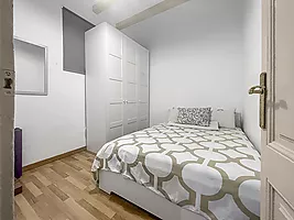 Flat for sale in La Nova Esquerra, rented until 27 December 2024