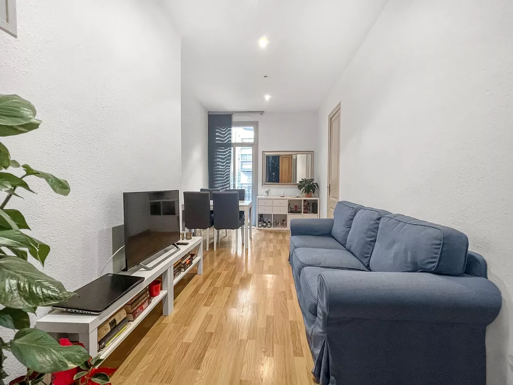 Flat for sale in La Nova Esquerra, rented until 27 December 2024
