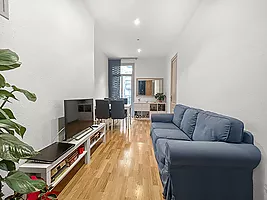 Flat for sale in La Nova Esquerra, rented until 27 December 2024