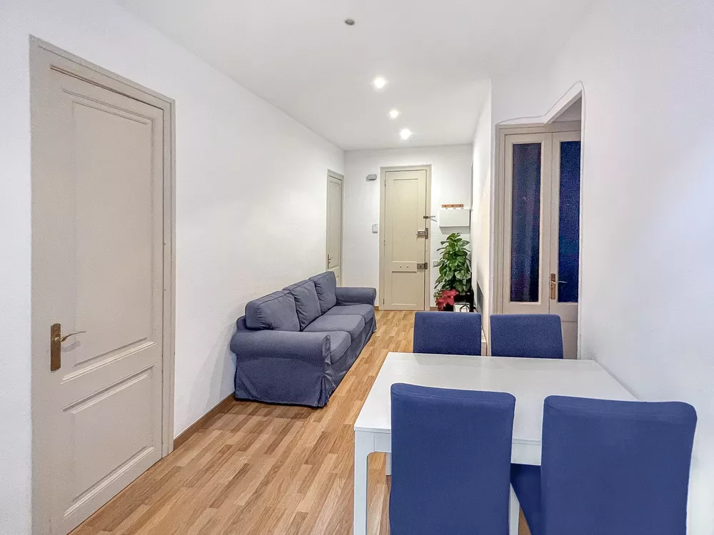Flat for sale in La Nova Esquerra, rented until 27 December 2024