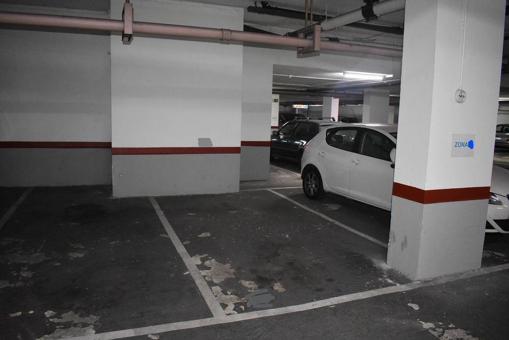 Es lloga plaça de parking per a cotxe mitjà