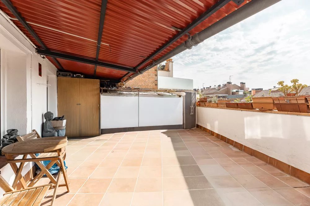 Piso reformado hace 2 años, con 3 habitaciones y gran terraza