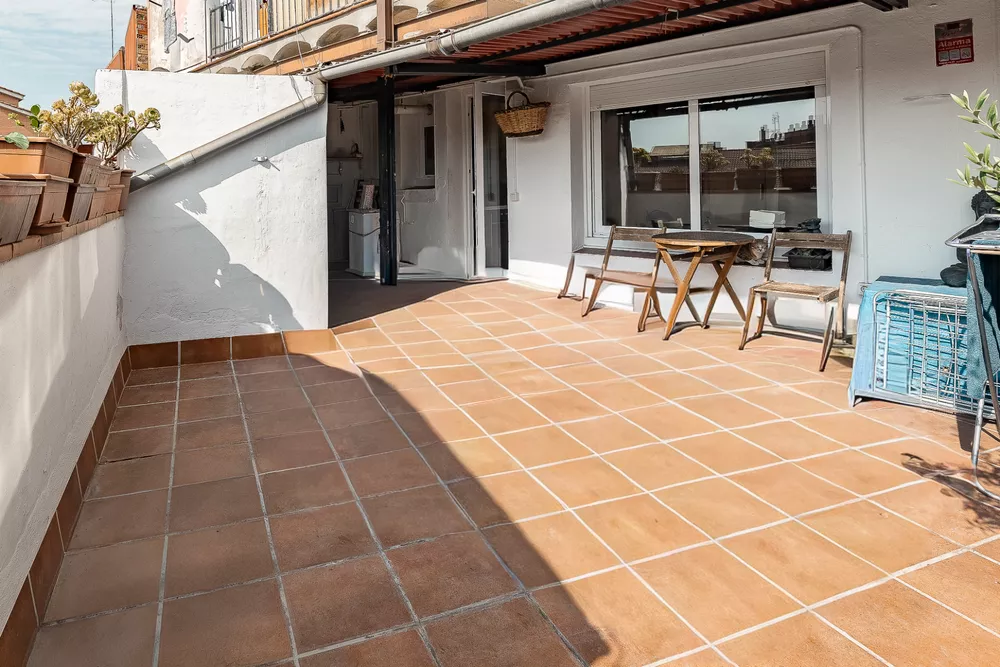 Piso reformado hace 2 años, con 3 habitaciones y gran terraza