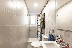 Piso reformado hace 2 años, con 3 habitaciones y gran terraza