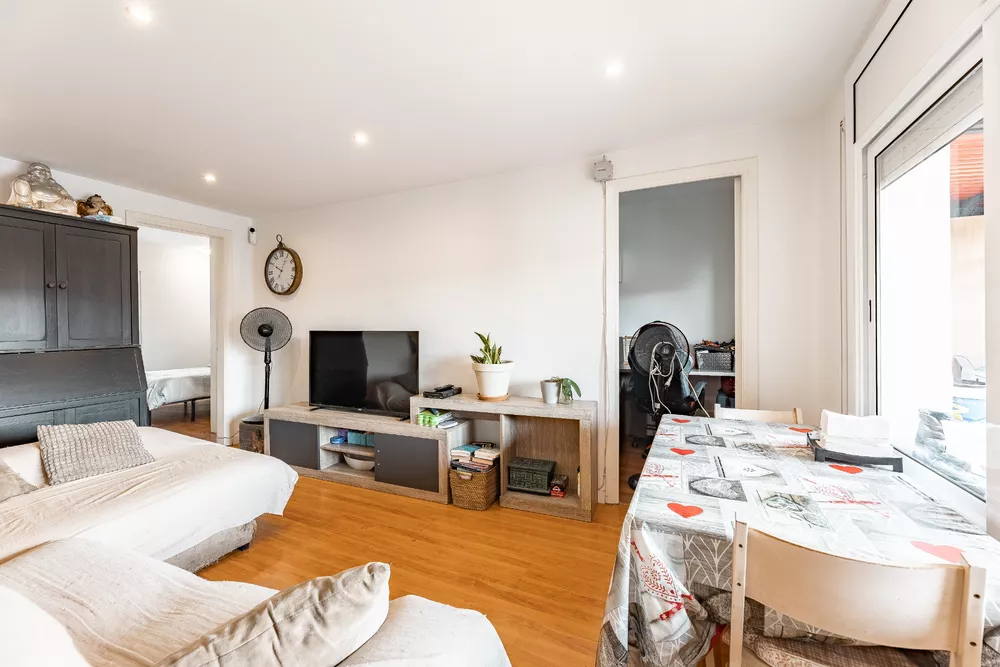 Piso reformado hace 2 años, con 3 habitaciones y gran terraza