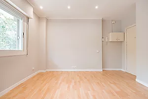Bright 3-Bedroom Apartment on Meridiana Avenue, in Navas District